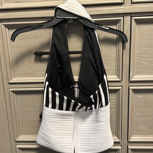 Beautiful cache ladies tank top size 2. Never worn. - Picture 4 of 6